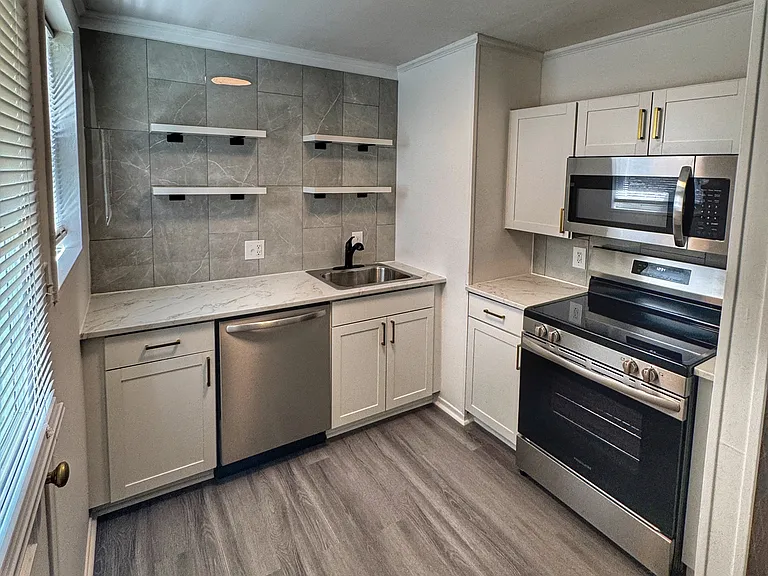 551 Overlook St — Photo 2