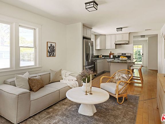 5th image of 1036 Hope St