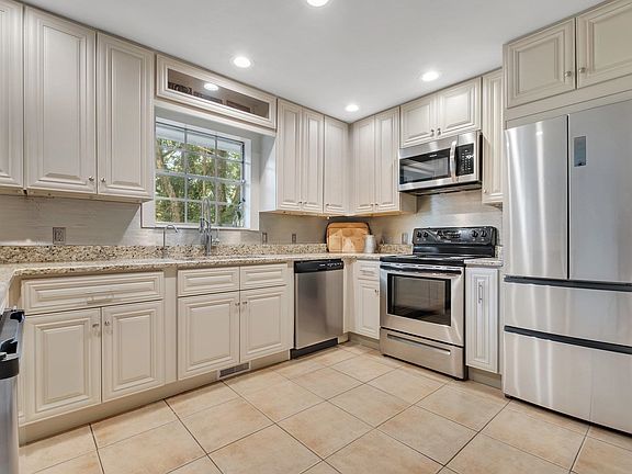 4th image of 2316 Vincent Dr