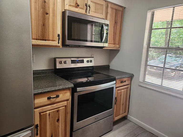 1559 Hammock Dr — Photo 6