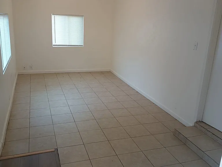 2146 Spencer Ave — Photo 5