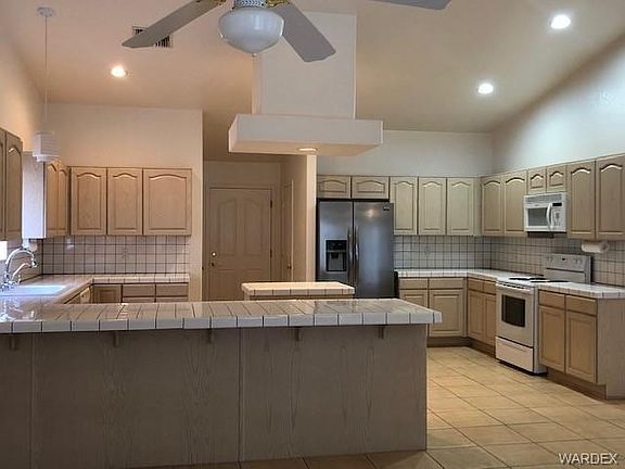 5th image of 2081 E Crystal Dr