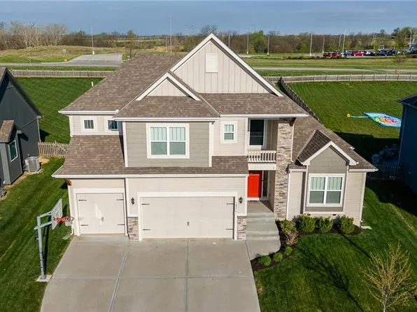 10556 N Randolph Ave, Kansas City, MO 64156