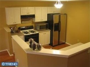 240 Hampshire Dr, Sellersville, PA 18960