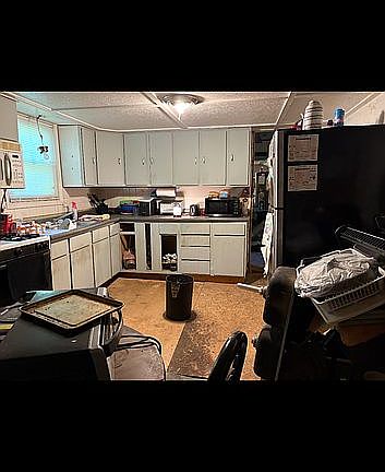 5th image of 253 Linneus Ave