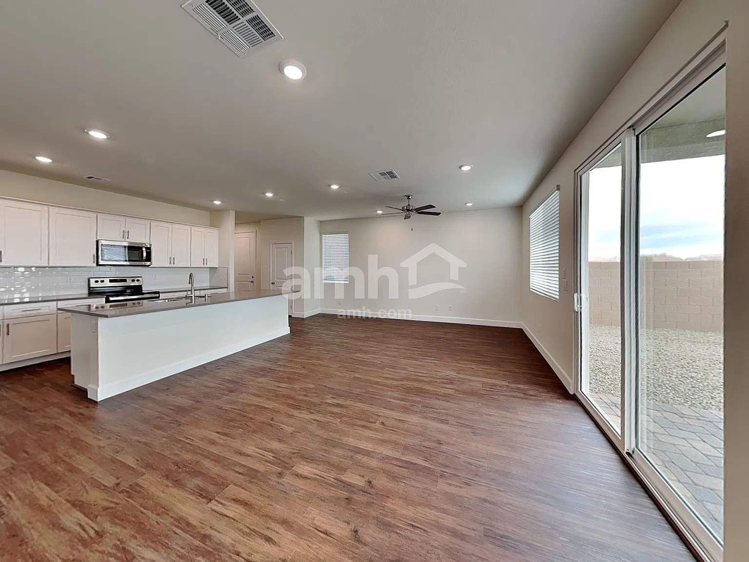 5 bed, 3.0 bath, 2407 sqft, $2,545 — Photo 4