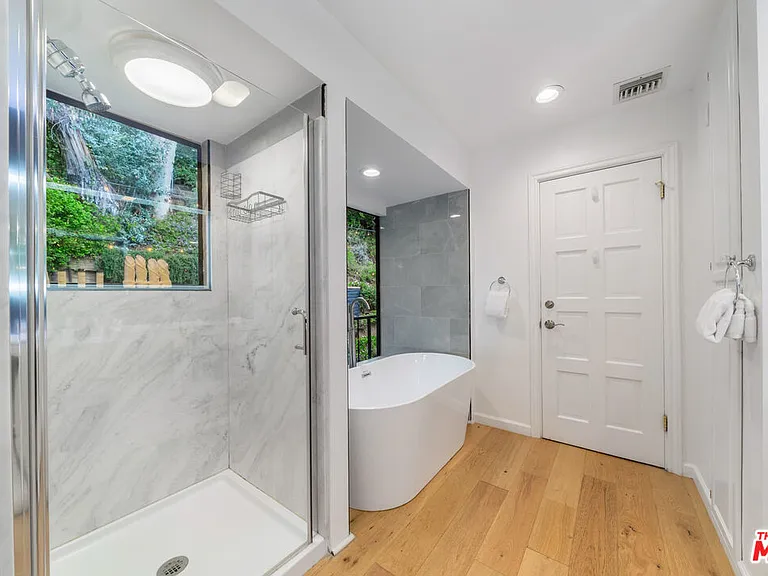 9305 Beverly Crest Dr — Photo 54