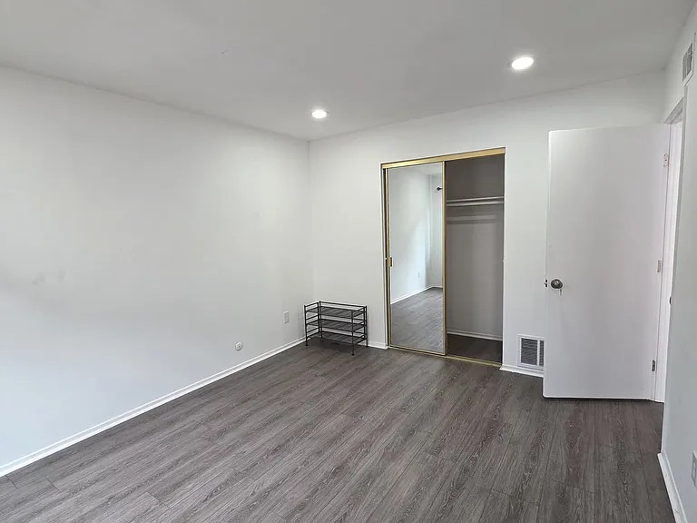 9429 Gledhill St — Photo 10