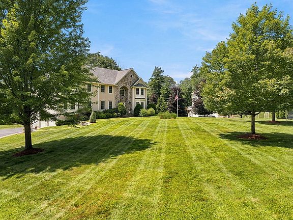3rd image of 7 Jordyn Ln