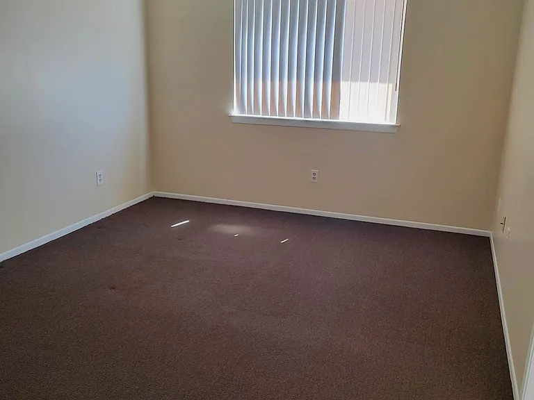 Broadway Apartments — Photo 9