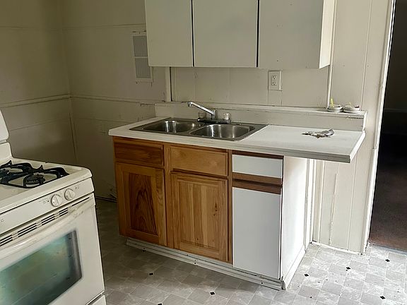 4th image of 3006 Douglass St APT 3