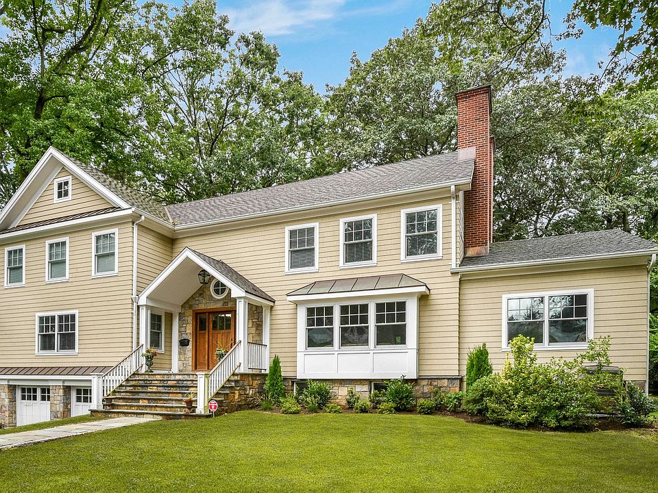 1st image of 8 Knollwood Dr