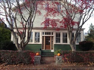 24 Old Beach Rd #1 & 2, Newport, RI 02840