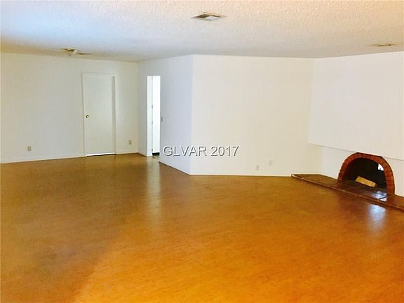 3rd image of 4852 Auborn Ave