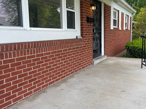 3rd image of 9820 Seville Dr