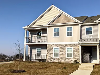 Brand New Apartment Tours - Holly, Hawthorn & Sycamore!