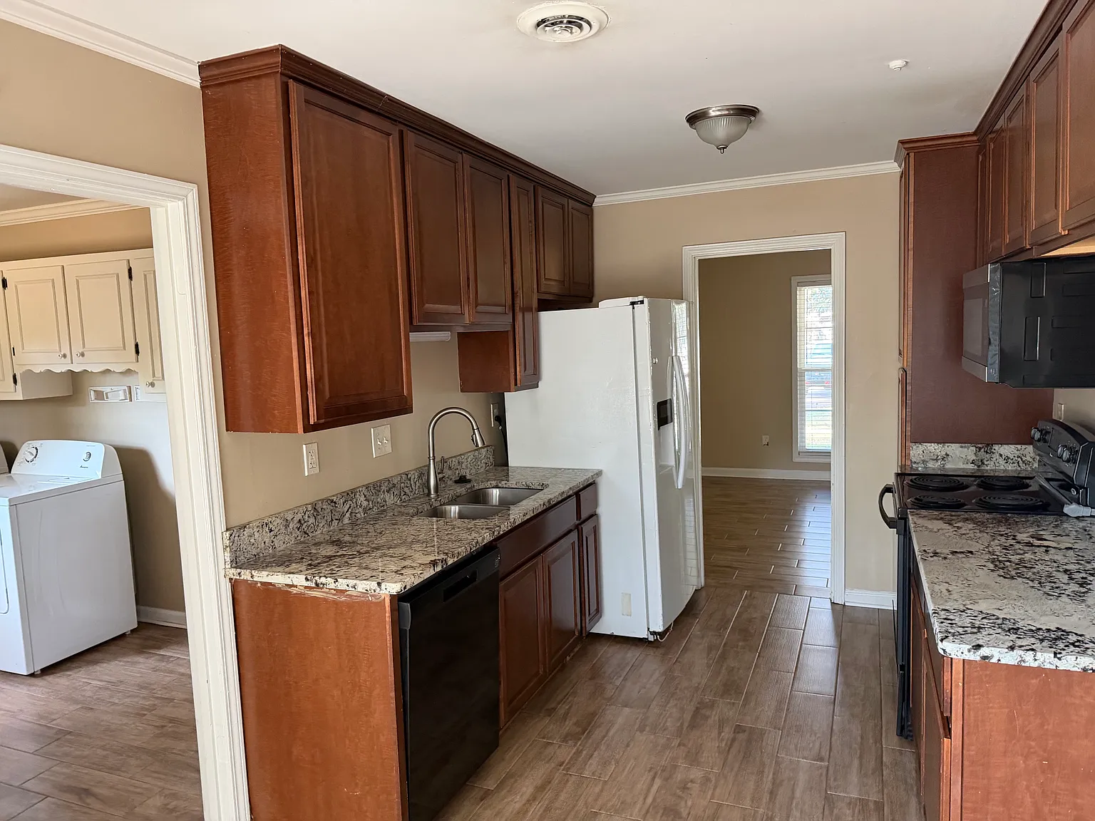 1230 Coventry Cv — Photo 3