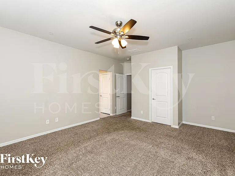 838 N Water St — Photo 11