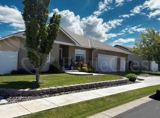 2216 NE 8th St, Hermiston, OR 97838