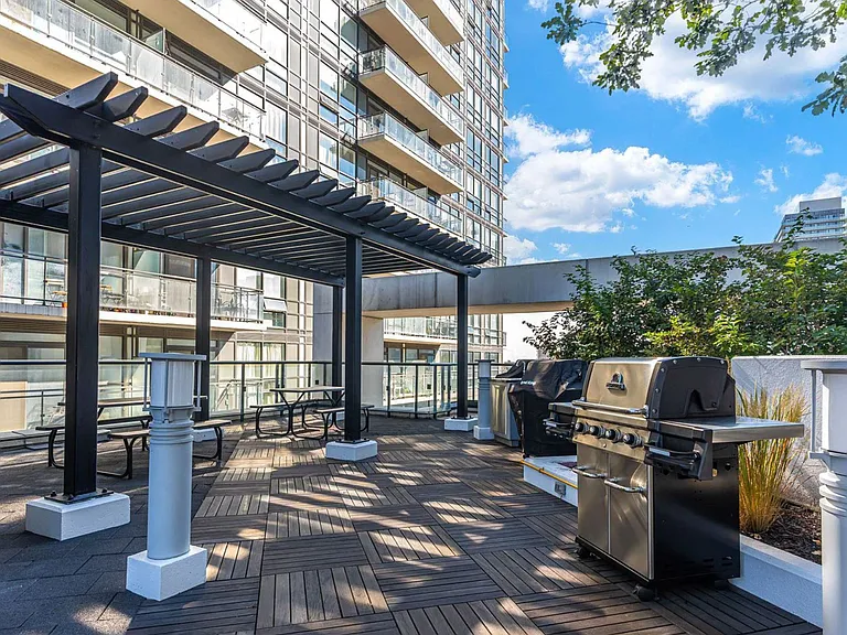 400 Adelaide St E #2202 — Photo 12