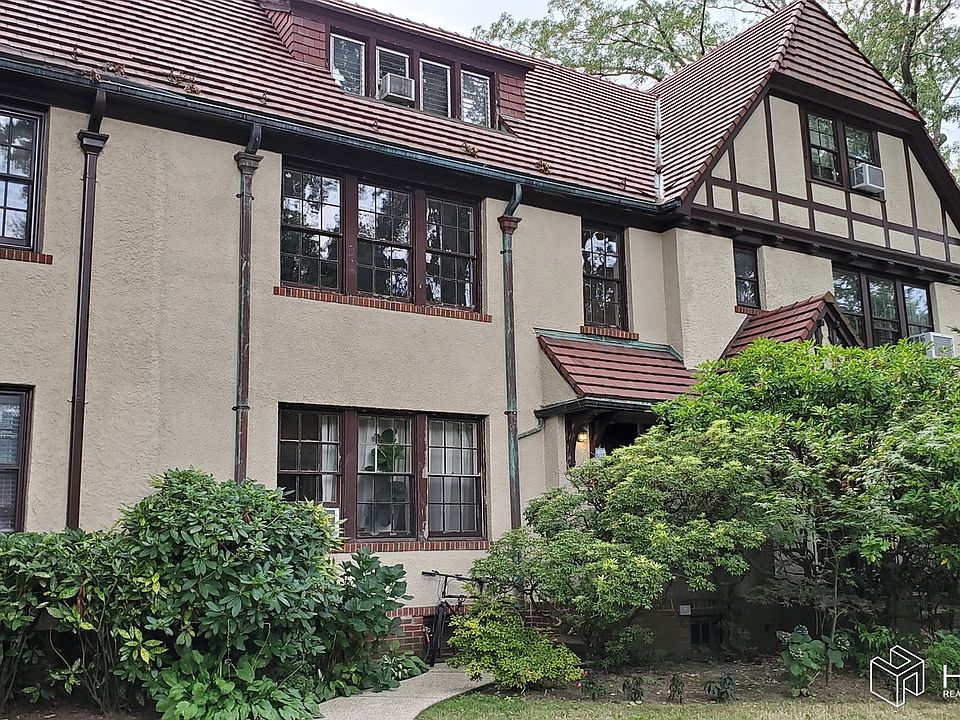 2nd image of 706 Burns St #1