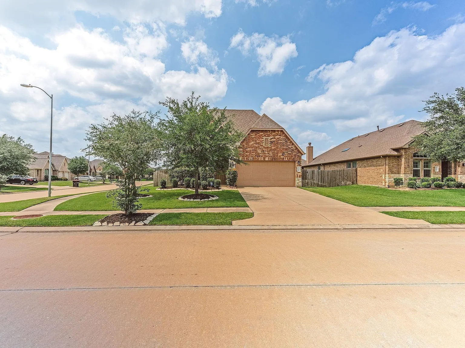 4 bed, 2.0 bath, 2007 sqft, $2,450 — Photo 4