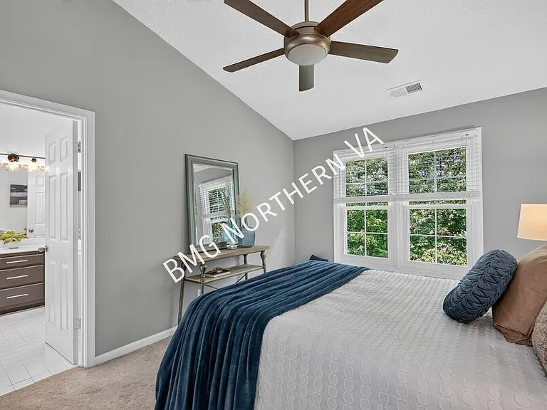 43790 Laburnum Sq — Photo 14