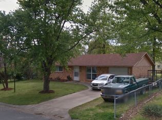 704 Hinshaw Dr, Springdale, AR 72762