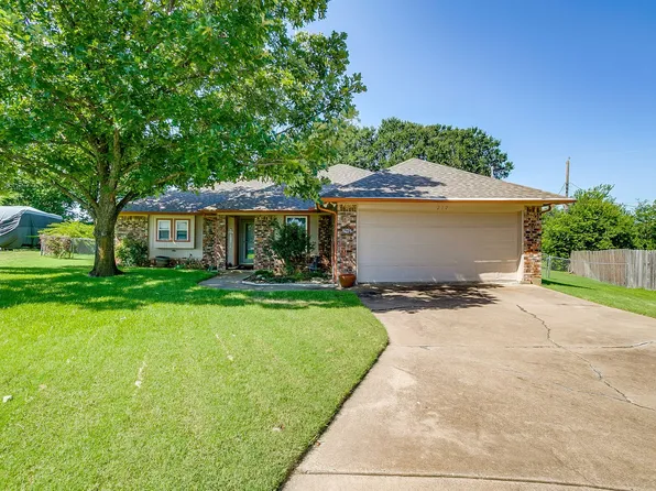 212 Marie Ct, Joshua, TX 76058
