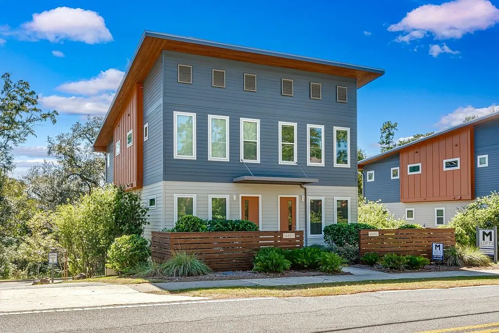 2 bed, 2.5 bath, 1440 sqft, $2,395 — Photo 1