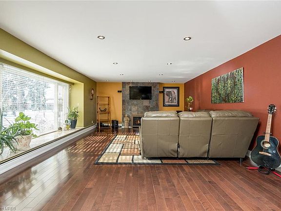5th image of 10 Douglas Pl