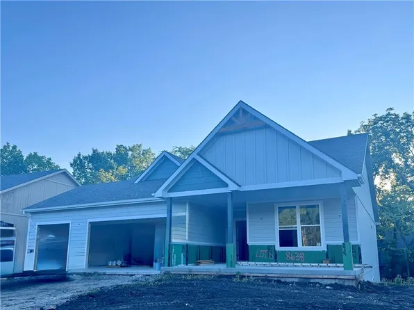 8638 Eagle Creek Dr, De Soto, KS 66018