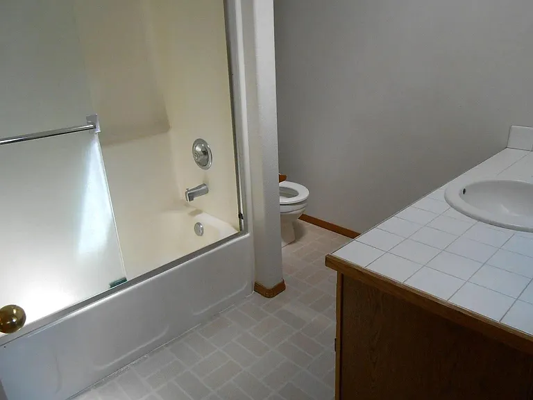 1252 NE Providence Dr — Photo 17