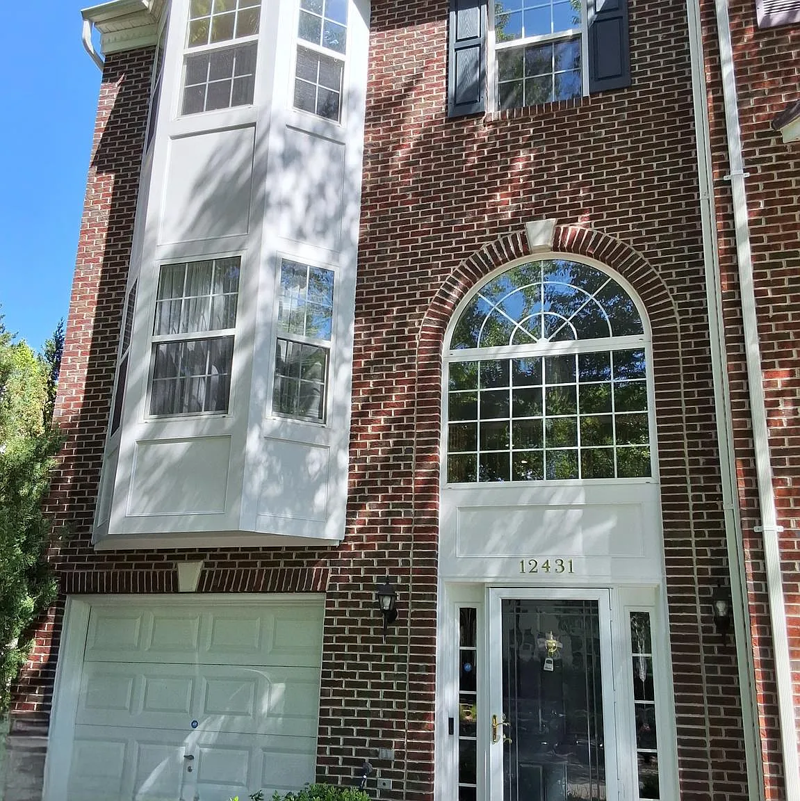 3 bed, 2.5 bath, 2332 sqft, $2,600 — Photo 1