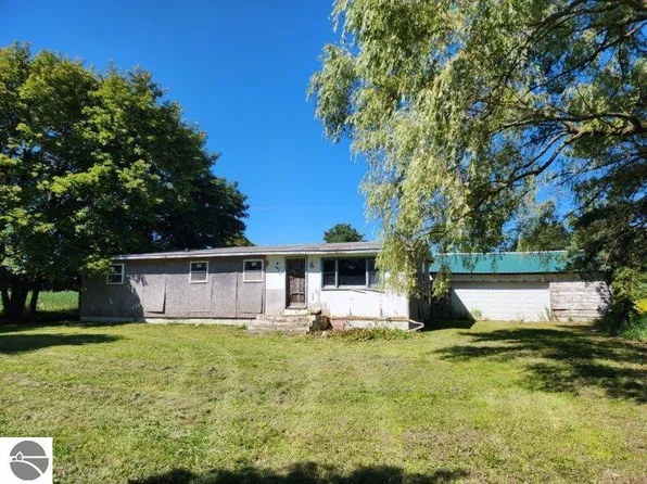 7682 W Jackson Rd, Elwell, MI 48832