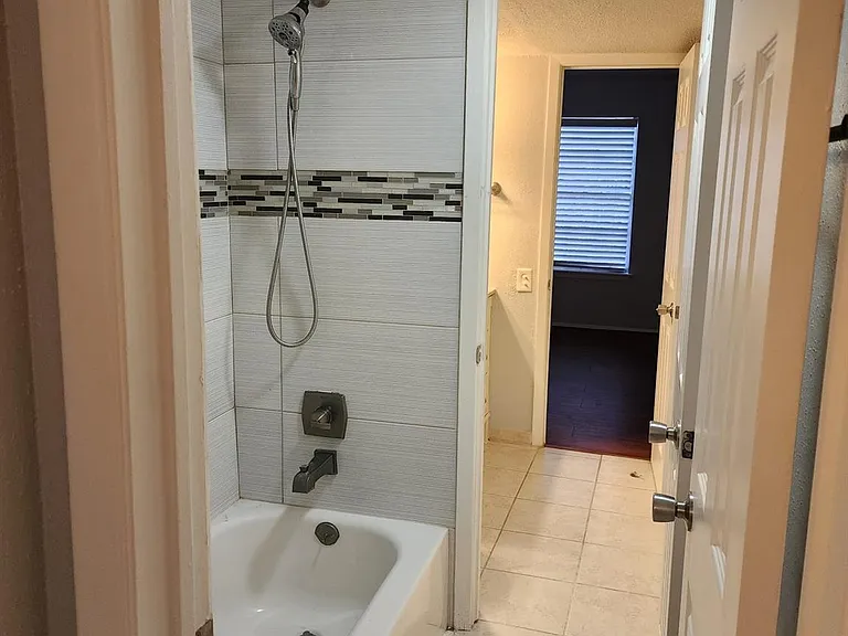 11710 Southlake Dr #6 — Photo 15
