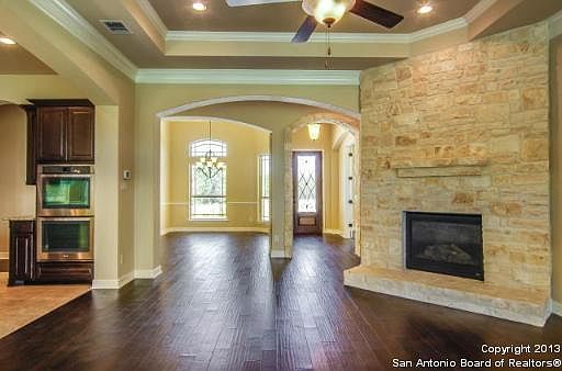 4th image of 929 Woodland Oaks Tr