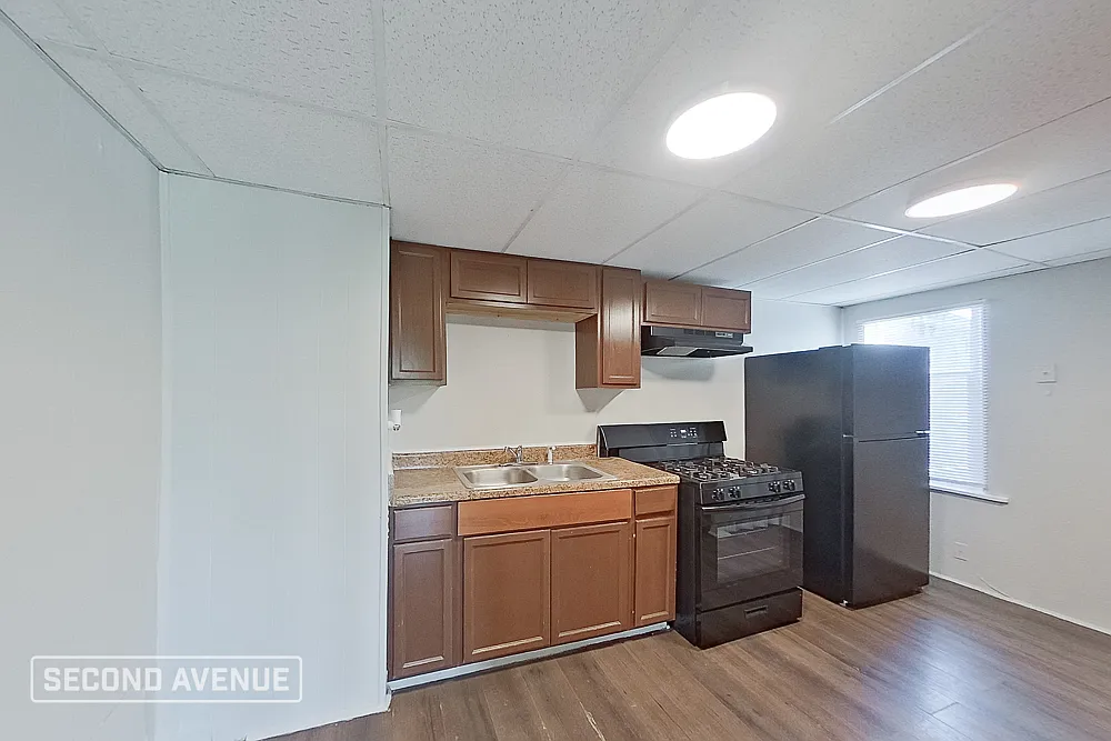 4 bed, 2.0 bath, 1526 sqft, $1,295 — Photo 2