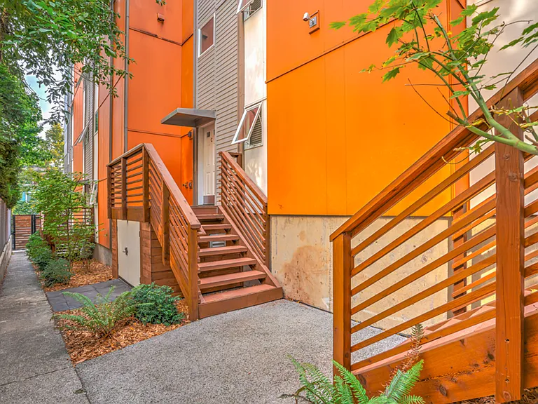 Soleil Apartments — Photo 43