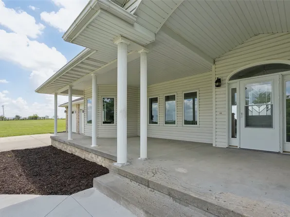 35533 Filmore Ct, Earlham, IA 50072