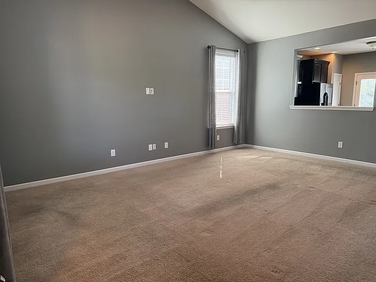 605 Foster Ln — Photo 6