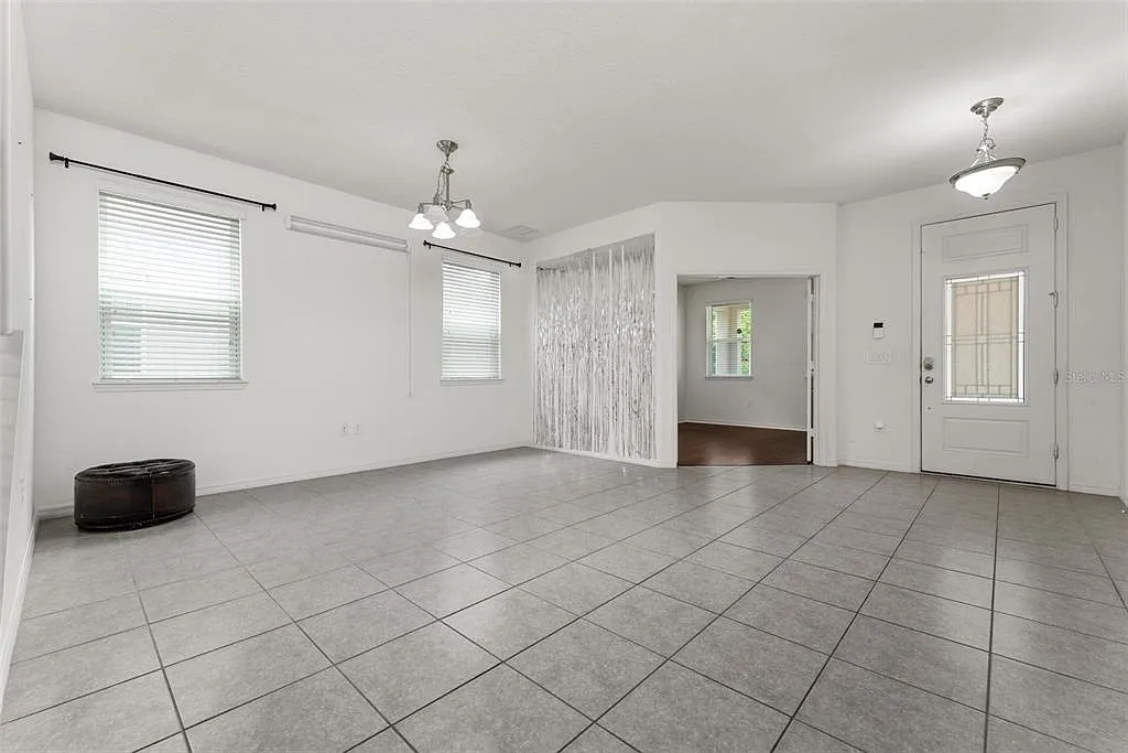 5 bed, 5.0 bath, 3626 sqft, $4,000 — Photo 2