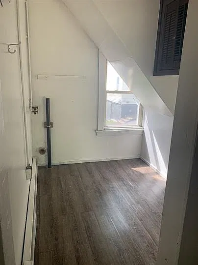 3 bed, 1040 sqft, $1,599 — Photo 4