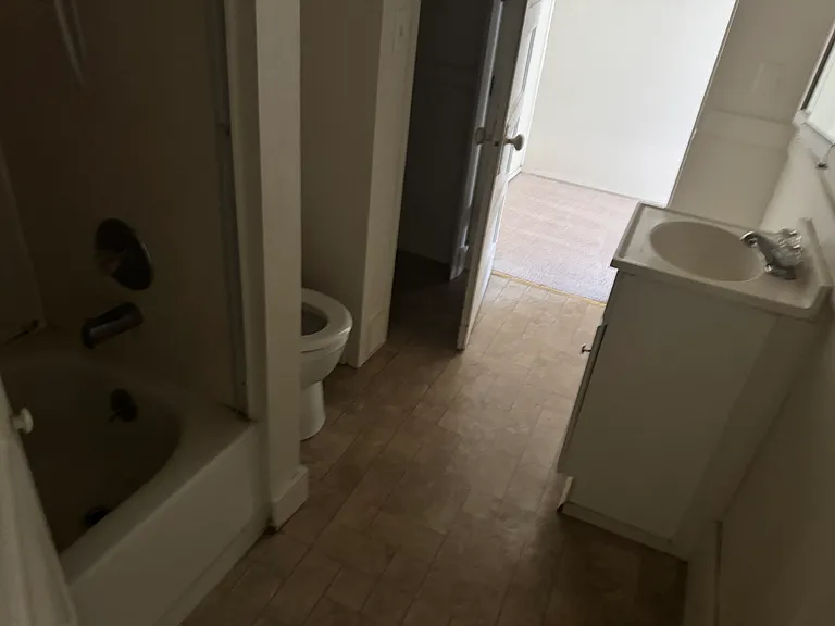 Third Avenue Apartments — Photo 15