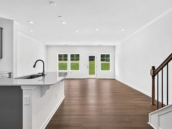 3rd image of 252 Snowfield Dr