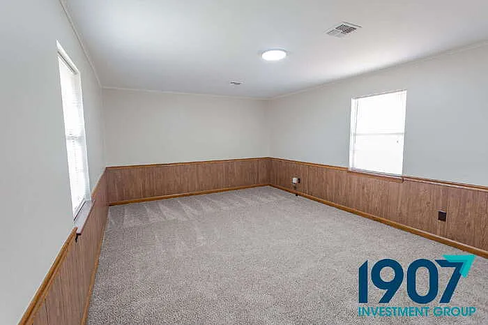 704 SW 2nd St — Photo 15
