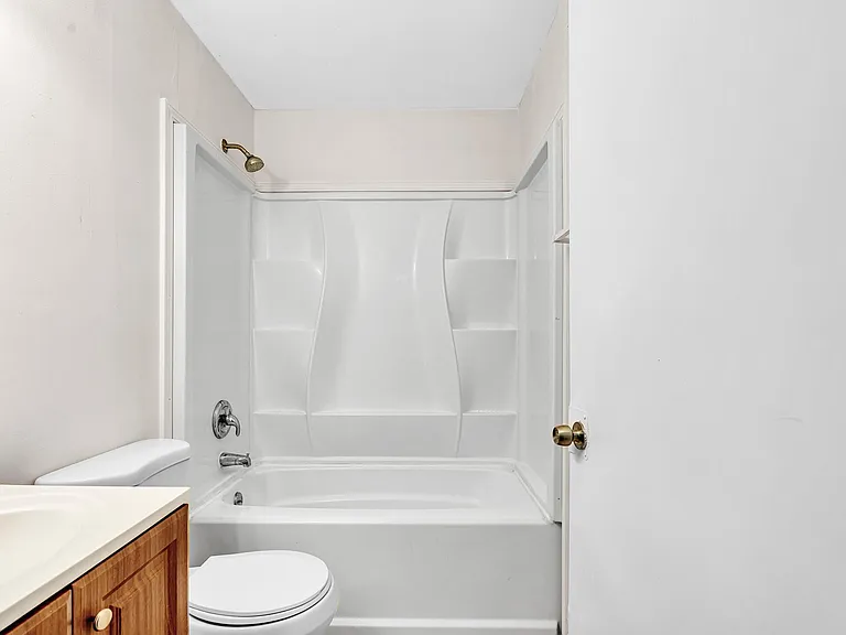 1020 Lake Victoria Dr #B — Photo 35