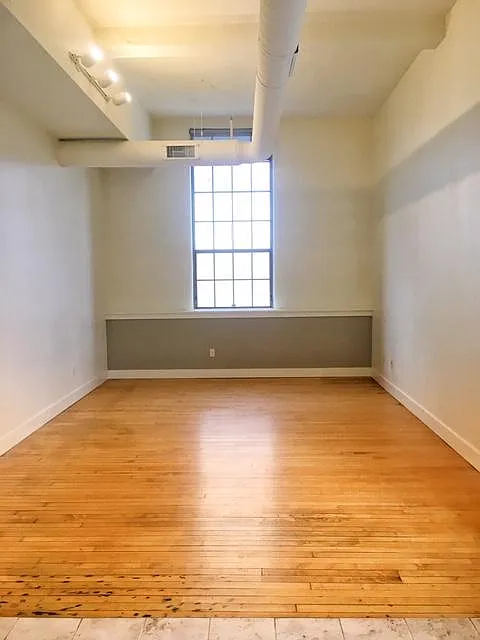 2 bed, 1390 sqft, $2,300 — Photo 3