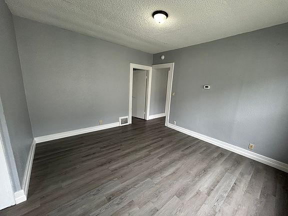 5th image of 2262 E Division St