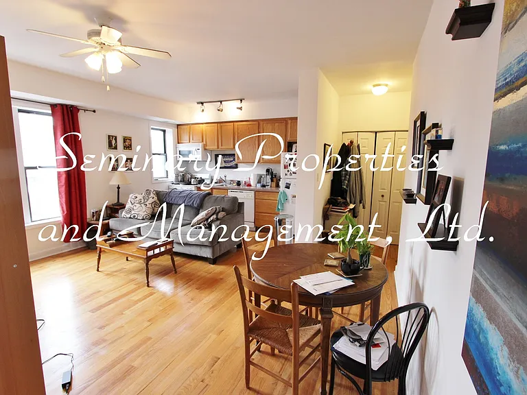 Great apartments in the heart of Uptown, one block from the red line — Photo 4